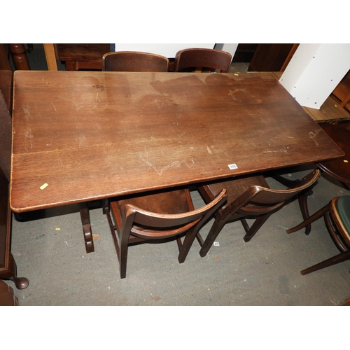 319 - Dining Table and 4x Chairs