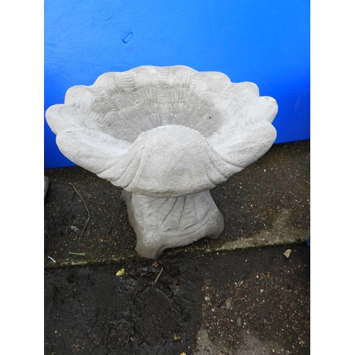 40 - Concrete Garden Bird Bath - Shell Design