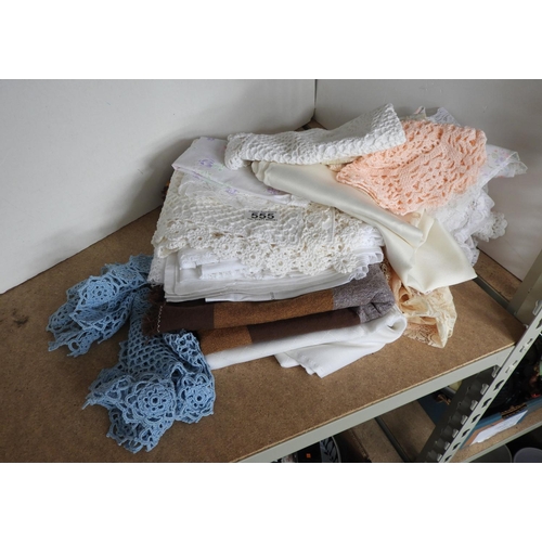 555 - Linen, Doilies and Tablecloths etc