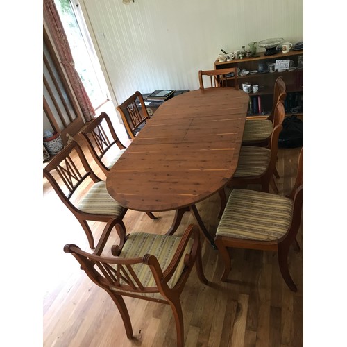 500 - Reproduction Yew Wood Veneer Extending Oval Dining Table and 8x Matching Chairs (2 of which are Carv... 