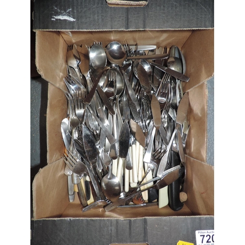 720 - Box of Cutlery