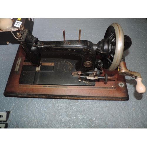 722 - Hand Cranked Sewing Machine