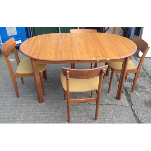 1075 - Dining Table and 4x Chairs