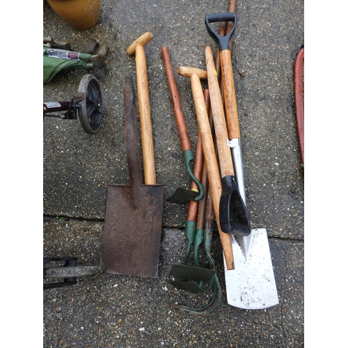 67 - Quantity of Good Quality Garden Hand Tools