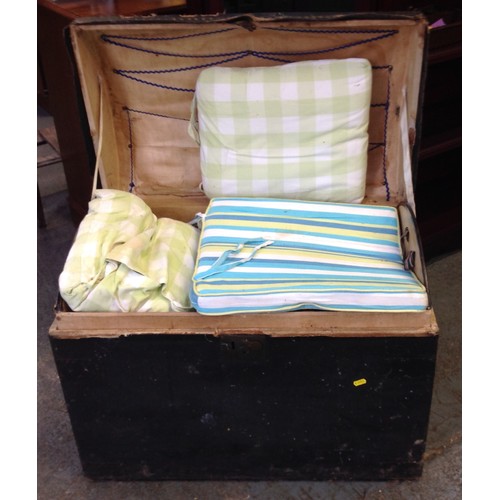 514 - Doom Top Trunk and Contents - Outdoor Seat Cushions