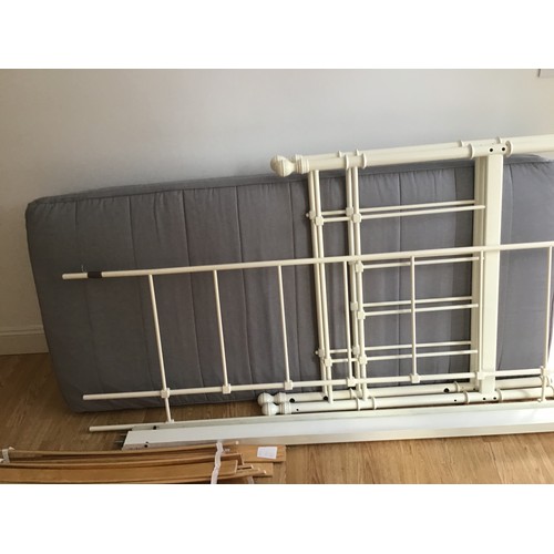 1033 - Modern Metal Framed Day Bed