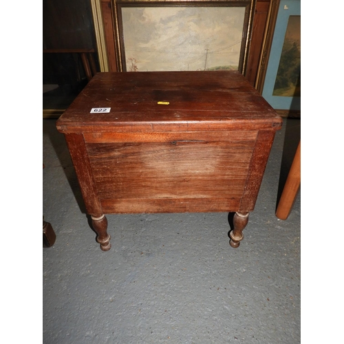 622 - Mahogany Commode - No Pot