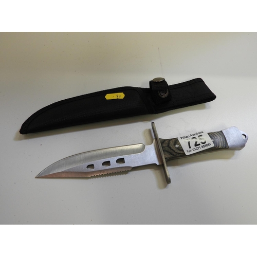 725 - New Hunting/Fishing Knife