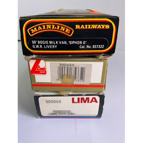 693 - 2x Lima and 1x Mainline Model Railway Carriages