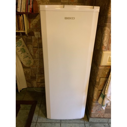 916 - Beko Upright Fridge