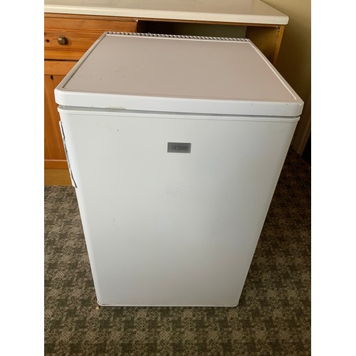 908 - Zanussi Undercounter Fridge - Working but Handle Damaged