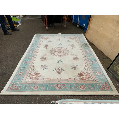 906 - Patterned Rug - 180cm x 270cm