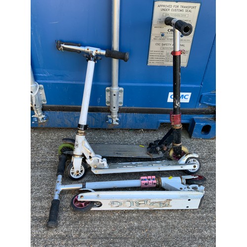 139 - 3x Scooters