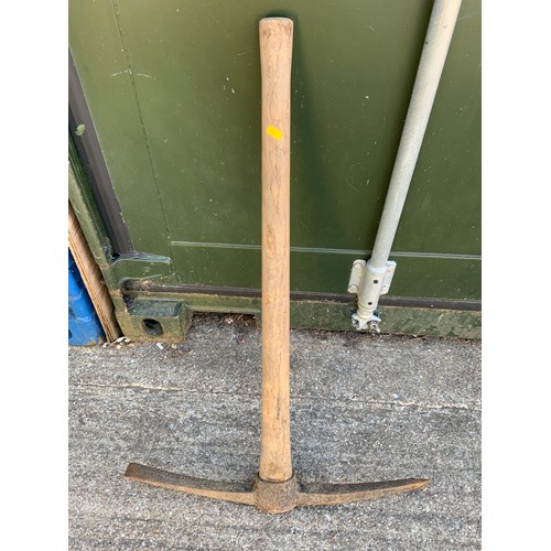 137B - Pick Axe