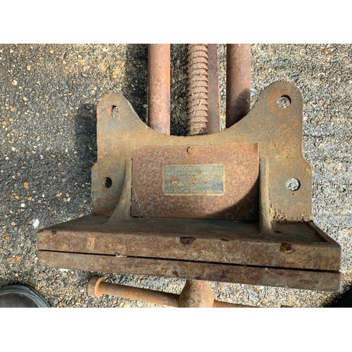 32 - Record No. 52 1/2 Carpenters Vice