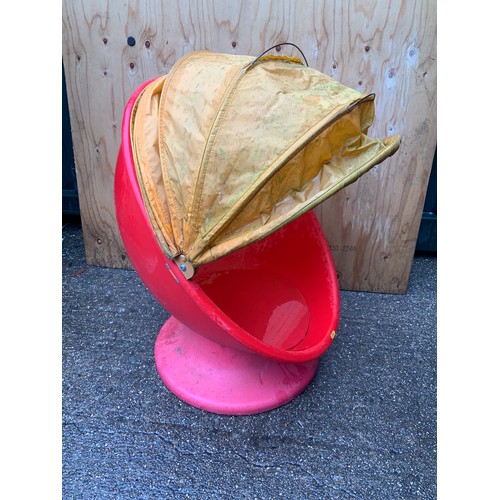 152 - Child's Egg Seat