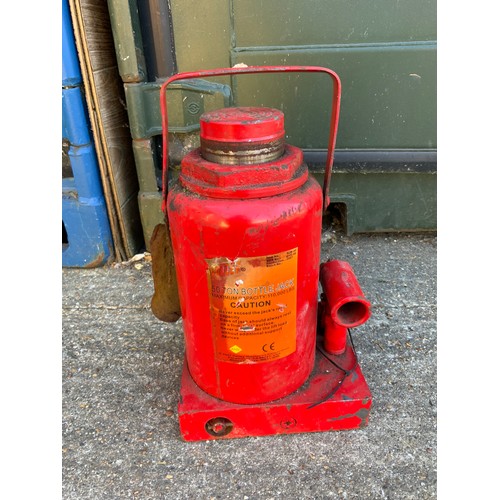 126 - 50 Tonne Bottle Jack
