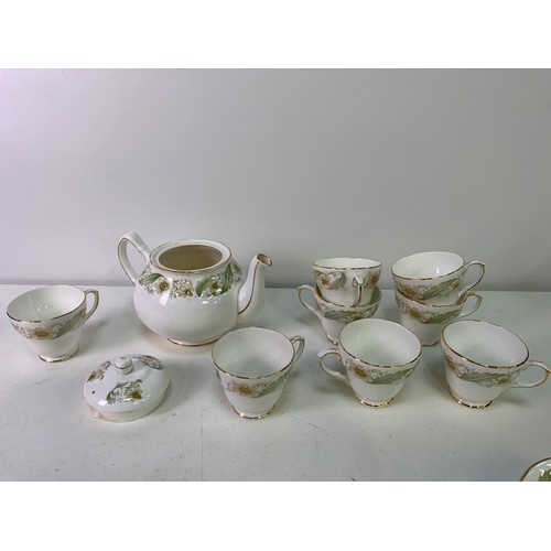 230 - Duchess Greensleeves 8x Piece Tea Set