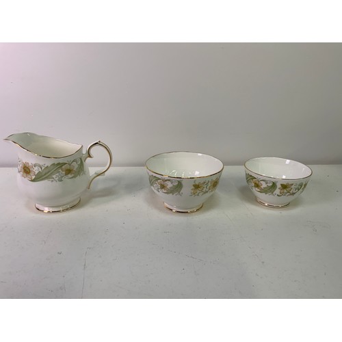 230 - Duchess Greensleeves 8x Piece Tea Set