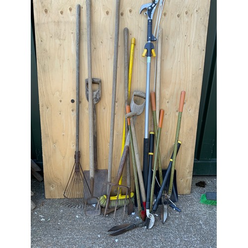 82 - Quantity of Garden Tools