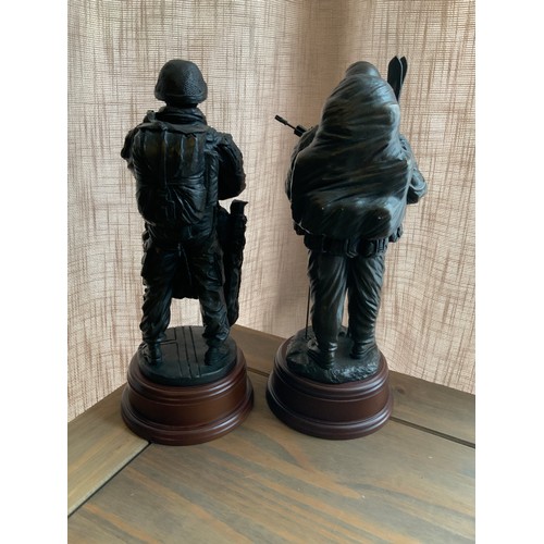 326 - 2x Figurines - Royal Marines - 36cm H