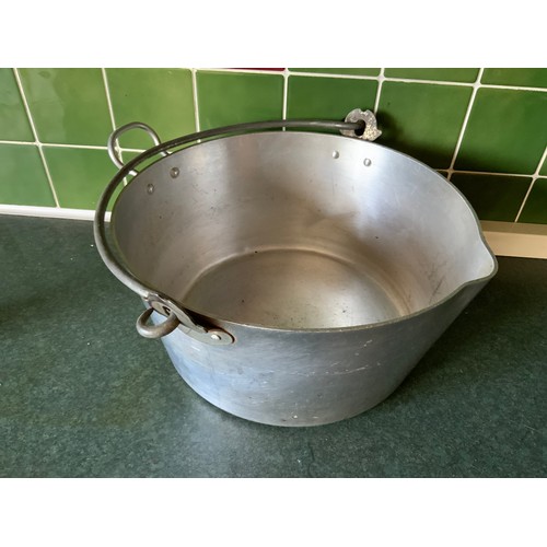 8 - Aluminium Jam Pan