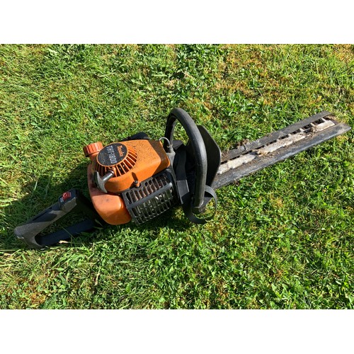 25 - Petrol Hedge Trimmer