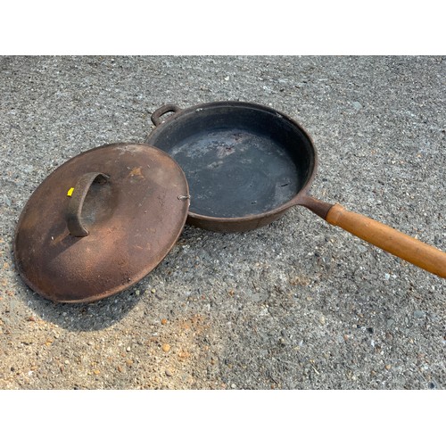 118A - Cast Iron Frying Pan