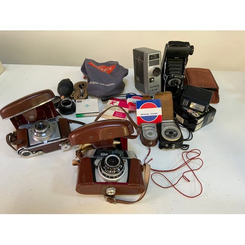 228 - Yashica Movie Camera, Boots Pacemaker, 35 Kodak Retinette King Penguin and Cameras Accessories