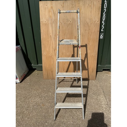 75 - Aluminium Step Ladder