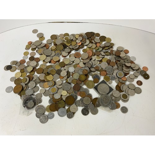 727 - Quantity of Pre and Post Decimal British and Foreign Coins