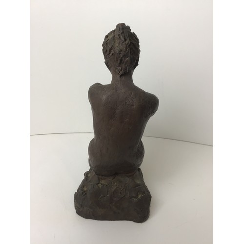 143 - Figurine - 23cm H