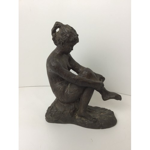 143 - Figurine - 23cm H