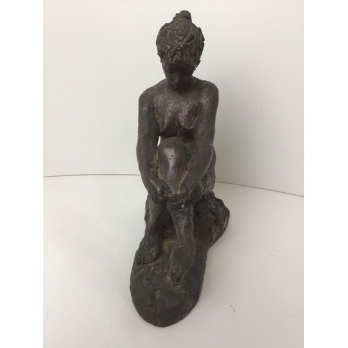 143 - Figurine - 23cm H