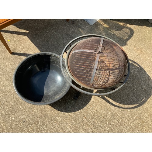 57 - Fire Pit/BBQ