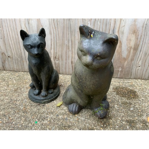 35 - 2x Garden Ornaments - Cats