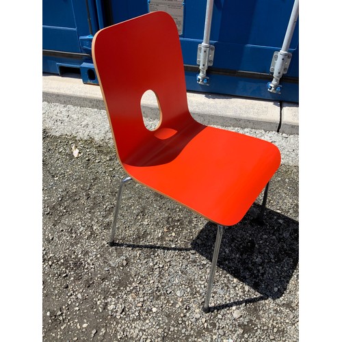 909 - 16x Red Stacking Chairs