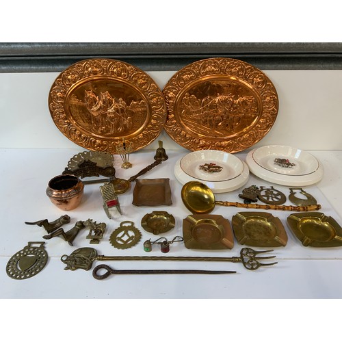 138 - Brassware - Chargers, Horse Brasses, Ashtrays etc Ceramic Hunting Ashtrays