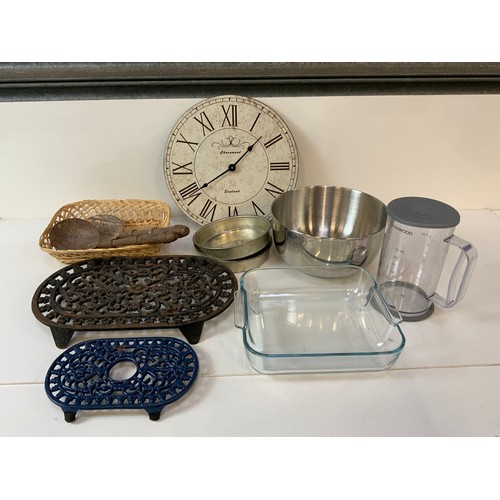 530 - 2x Cast Iron Trivets, Stainless Steel Bowl and Pyrex Dish etc