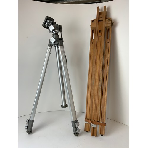 523 - Tripod, Artists Easel and Watercolour Paint Set