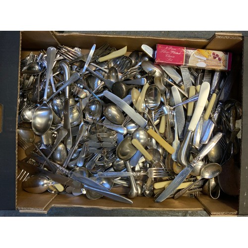 531 - Large Quantity of Cutlery