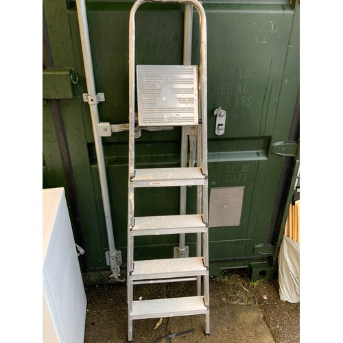 47 - Aluminium Ladders