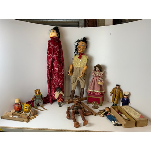 860 - Puppets and Musical Collectors Doll etc