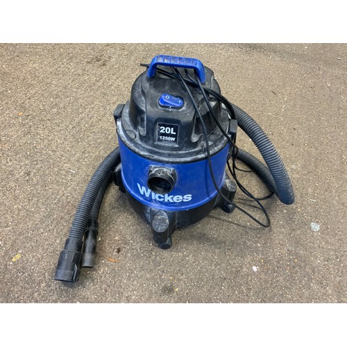 765 - Wickes Vacuum Cleaner