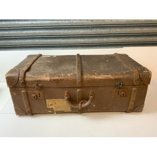 209 - vintage Suitcase