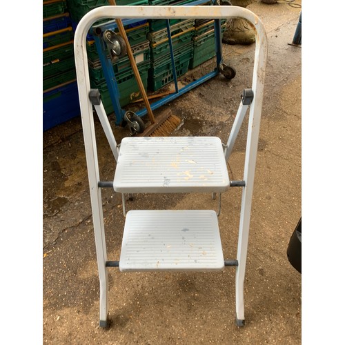 26C - Two Tread Folding Step Ladder