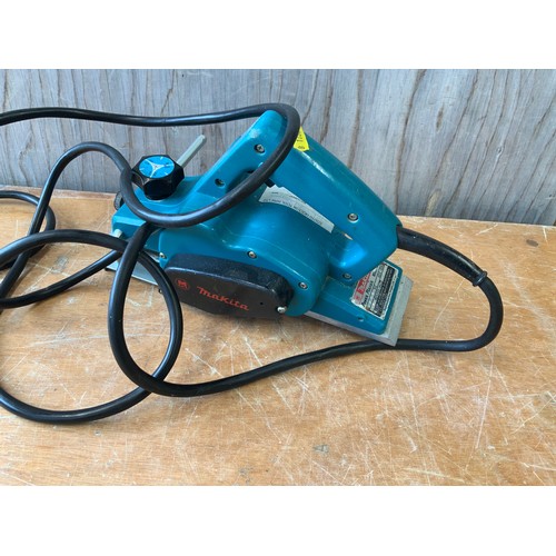 490 - Makita Planer