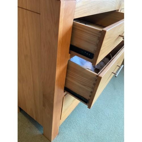 818 - Modern Oak Chest of Drawers