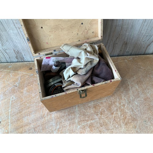 370D - Shoe Cleaning Box