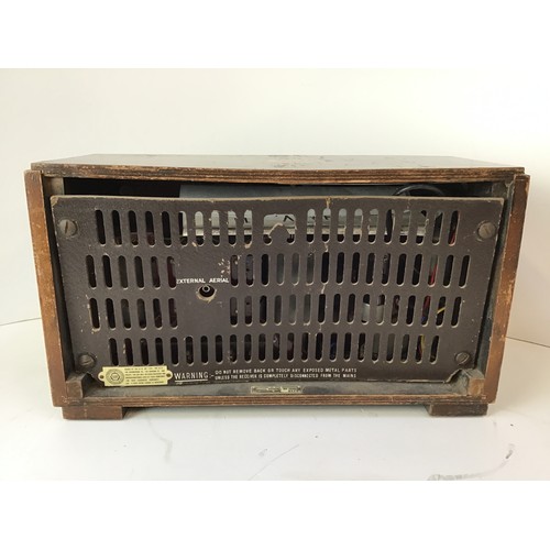 251 - Valve Radio - HMV 115